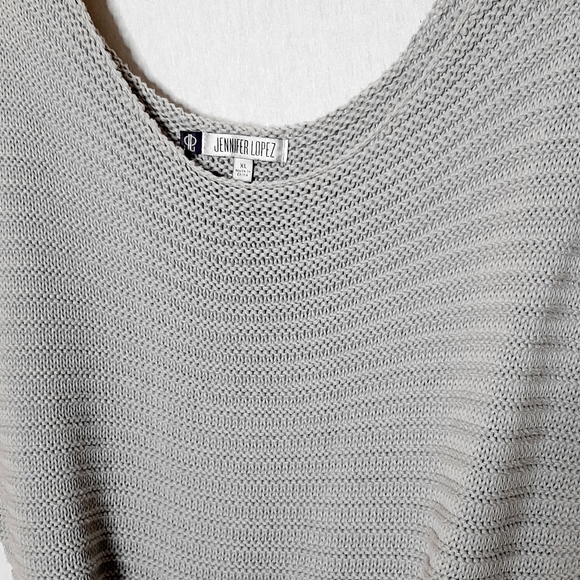 Jennifer Lopez sweater - Picture 3 of 10